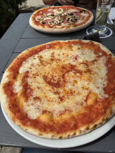 Pizzeria Holzfällerstube photo 10